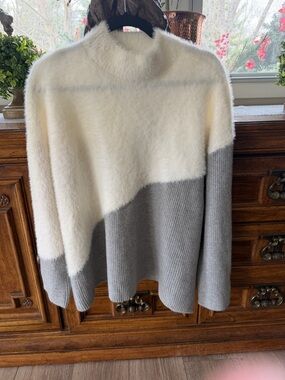 Vince Camuto Cream and Gray Colorblock Fuzzy Mock Neck Sweater